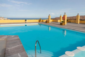 Lightbooking playa de Amadores La Concha amplia terraza con barbacoa
